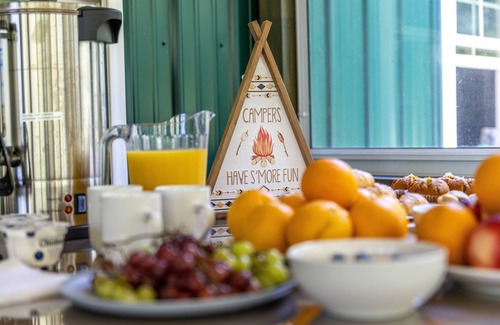 Broadalbin Alquiler De RV | ADK Getaway, As Seen in Travel+Leisure, Glampful