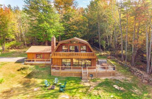 Wilmington Casa | ADK Whiteface Chalet with Hot Tub, Dog Friendly!