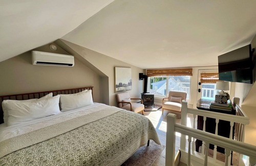 Boothbay Harbor Hotel | Admirals Quarters Inn