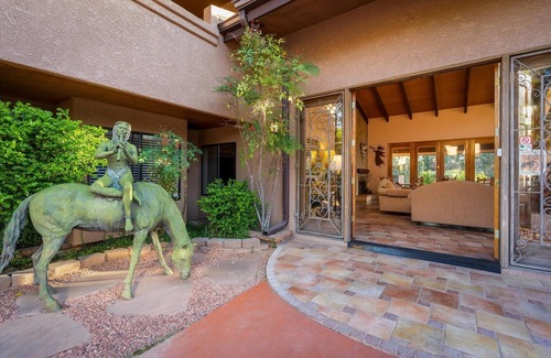 Oak Creek Condominio | Adobe Village Studio Suite- Painted Desert 1 Bedroom Condo by RedAwning