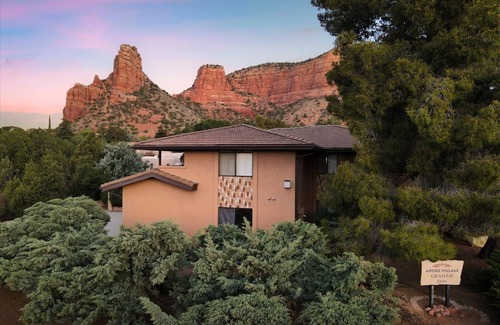 Oak Creek Condominio | Adobe Village Studio Suite- Painted Desert 1 Bedroom Condo by RedAwning
