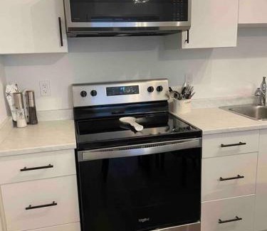 Langford Apartamento | Adorable 1 Bedroom Suite- a skip to Galloping Goose