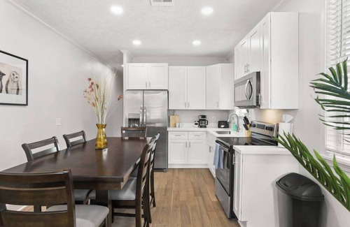 Mid-City Casa | Adorable 3BR, Cowboy Pool & Porch in Mid-City, Adorable & Bright 3 BR in the heart of Mid-City!