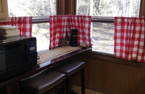 Pocono Pines Casa | Adorable & affordable! Minutes from Camelback and Kalahari!