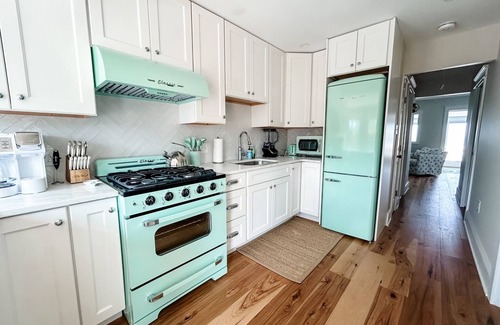 Beach Haven Casa | Adorable Bayfront Cottage w/ Heated Pool 2 Bed / 1 Bath