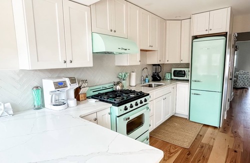 Beach Haven Casa | Adorable Bayfront Cottage w/ Heated Pool 2 Bed / 1 Bath