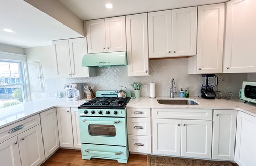 Beach Haven Casa | Adorable Bayfront Cottage w/ Heated Pool 2 Bed / 1 Bath