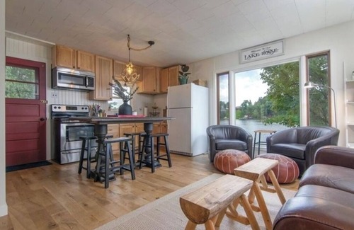 Balsam Lake Cabina | Adorable cabin right on Balsam Lake with gradual slope to Lake. Great for kids!