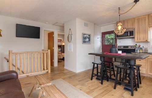 Balsam Lake Cabina | Adorable cabin right on Balsam Lake with gradual slope to Lake. Great for kids!