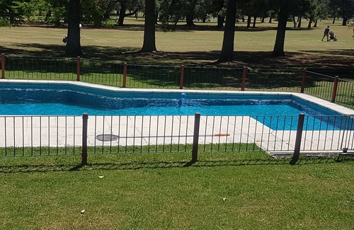 Pilar Centro Casa | Adorable casa en un barrio privado . Gran vistas al campo de golf.