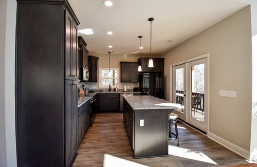 Blairsville Cabina | Adorable contemporary cabin with private hot tub, washer/dryer, AC, & firepit