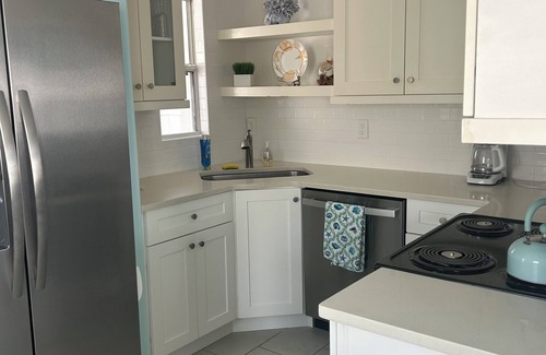 Redington Shores Casa | Adorable cottage steps to the beach!