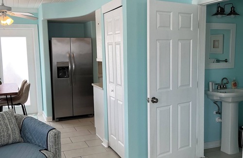 Redington Shores Casa | Adorable cottage steps to the beach!