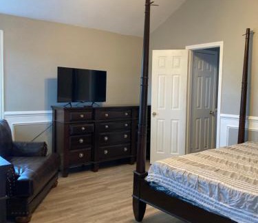 South Side Casa | Adorable Home Away from Home
