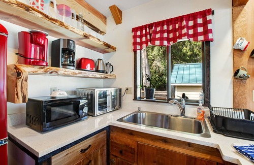 Port Angeles Casa | Adorable lake hideaway with free WiFi, spacious deck, lake views, & shared dock