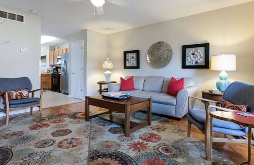 Paristown Pointe Apartamento | ADORABLE - Suerte en KY Lodge, UBICACIÓN, UBICACIÓN, Tierras Altas, EXPO, Centro de la ciudad, NULU