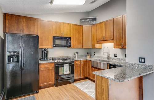 Northeast Pensacola Casa | Adorable North Pensacola Cottage - Private Back Yard - Fast WiFi - Free Parking - *Reduced Rates*