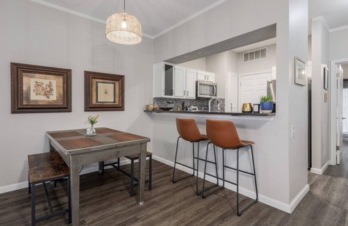 Zilker Condominio | Adorable one bedroom condo just steps from downtown.