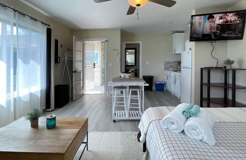Arden-Arcade Casa | Adorable Private Guesthouse/Studio free parking