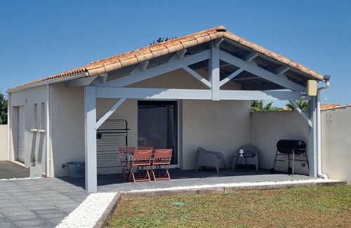 Angliers Cabaña | Adorable quiet cottage near the sea