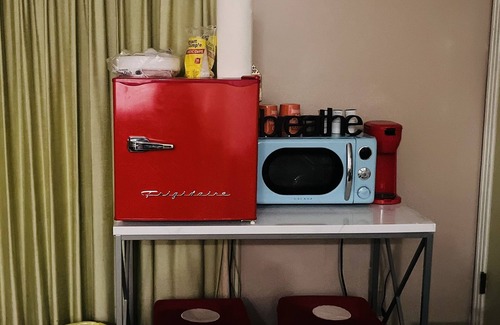 Waycross Apartamento | Adorable Studio with electrical fireplace