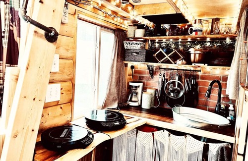 Burbank Casa | Adorable (Teeny!) Tiny House, Beautiful Views