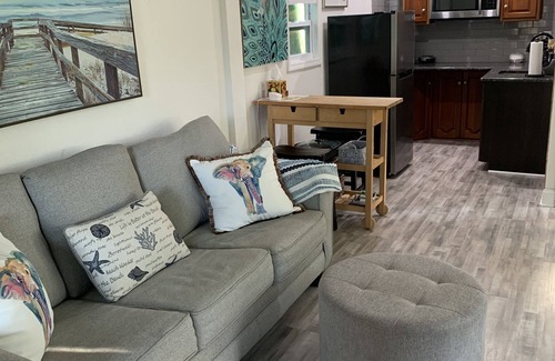 Keystone Cabaña | Adorable Waterfront Cottage