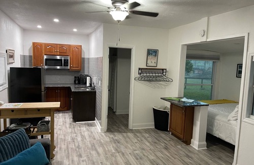 Keystone Cabaña | Adorable Waterfront Cottage