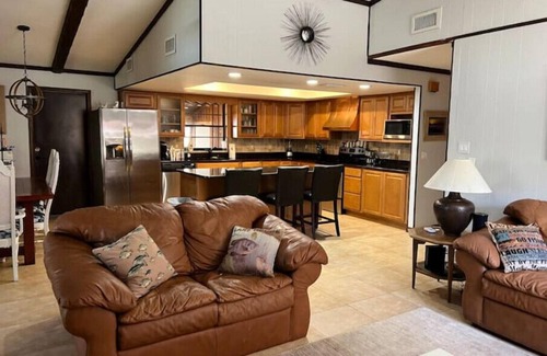 Fedhaven Casa | Adorable Waterfront Cabin on Lake Walk In Water with a Giant Deep Fishing Dock