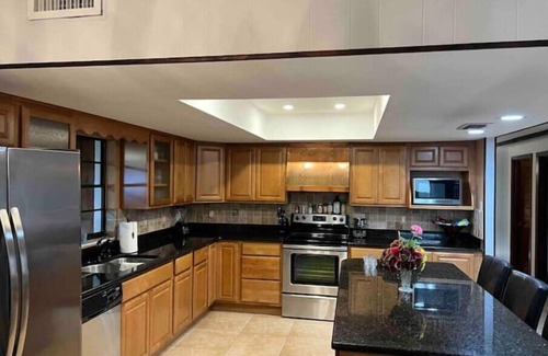 Fedhaven Casa | Adorable Waterfront Cabin on Lake Walk In Water with a Giant Deep Fishing Dock