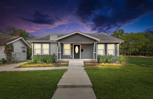 Oak Cliff Casa | ADU Washer and Dryer Kitchen Walk Bishop Arts