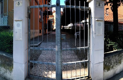 Bologna Fiere District Apartamento | Aduepassidallafiera, apartment near the fair and Bologna.