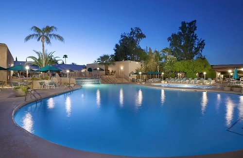 South Scottsdale Complejo | Adventure Awaits! 2 Serene Units, Minutes to Camelback Mountain, Free Parking!