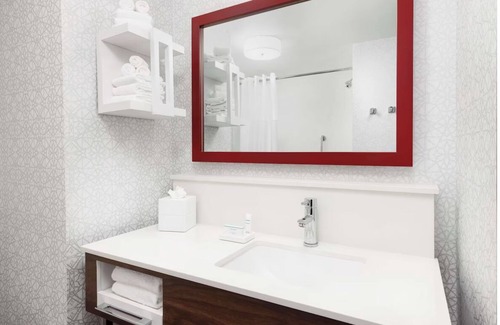 Oakhurst Hotel | Adventure Awaits! 14 miles to Yosemite Park South Entrance