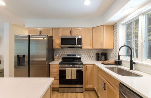 Great Barrington Casa | Adventure Ready Ranch Sleeps 10 & 0.7 mi to GB Main St. Wi-Fi + HOT TUB.