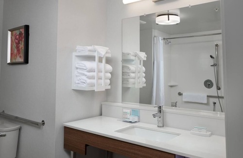 Sherwood - Tualatin North Hotel | Adventure-Ready | 3 Units, Near Parks w/Indoor Pool & Free Hot Breakfast