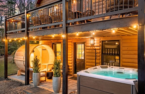 Sunday River Area Cabina | Adventure&Wellness ~Hot Tub ~Sauna ~Theater ~Boot Room ~15min to Sunday River