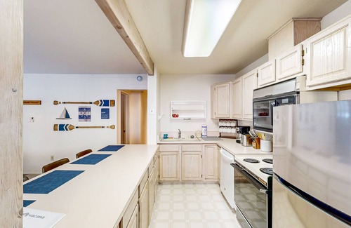 Incline Village Casa | Adventurer's townhome near Lake Tahoe, skiing - wood-burning fireplace & W/D