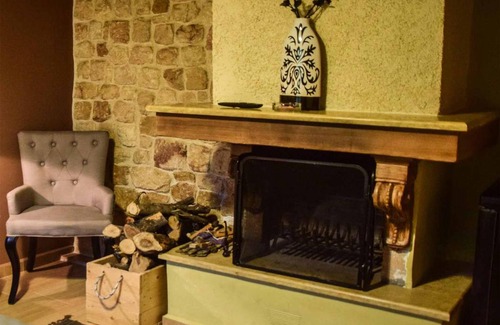 Synikia Mesi Trikalon Casa | Aetoma Suites