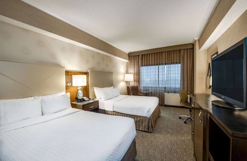 White Plains Complejo | Affordability Meets Comfort! Close to Jacob Purdy House, Free Airport Shuttle!