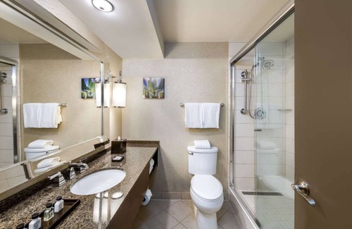 White Plains Complejo | Affordability Meets Comfort! Close to Jacob Purdy House, Free Airport Shuttle!