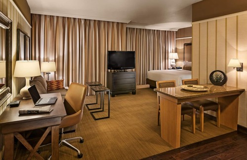 Gainey Village Villas Hotel | Affordability Meets Comfort! Short Drive to Musical Instrument Museum, w/ Pool!