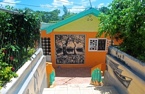 River Oaks Apartamento | Affordable and Cozy at Content Guest House