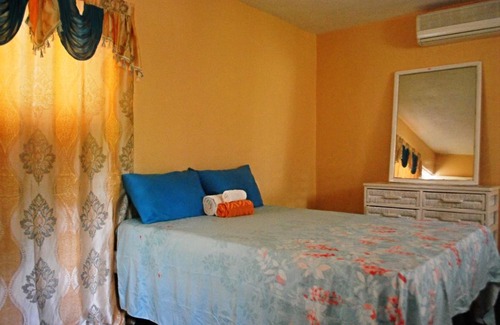 River Oaks Apartamento | Affordable and Cozy at Content Guest House