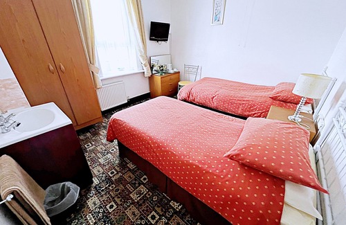Cleethorpes Hotel | Affordable & comfortable Guest House by Sea Room 5