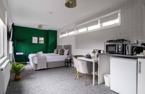 Southgate Casa | Affordable En-Suite Studio Rooms in London, N14 2B