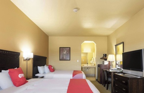 Valley View Hotel | Affordable Escape Near Whiskey Hollow with Queen-Size Beds Walkable Spot