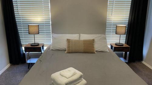 South Side Apartamento | Affordable Family Stay - Kid & Pet Friendly