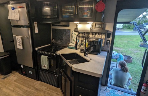 Foley Casa | Affordable family vacay. Pet friendly, cozy RV 30 minutes to beach