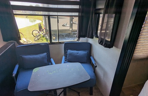 Foley Casa | Affordable family vacay. Pet friendly, cozy RV 30 minutes to beach
